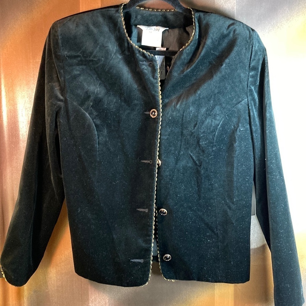 NWT black velvet 90’s jacket with gold edging. Size 12 44” chest. Gorgeous K